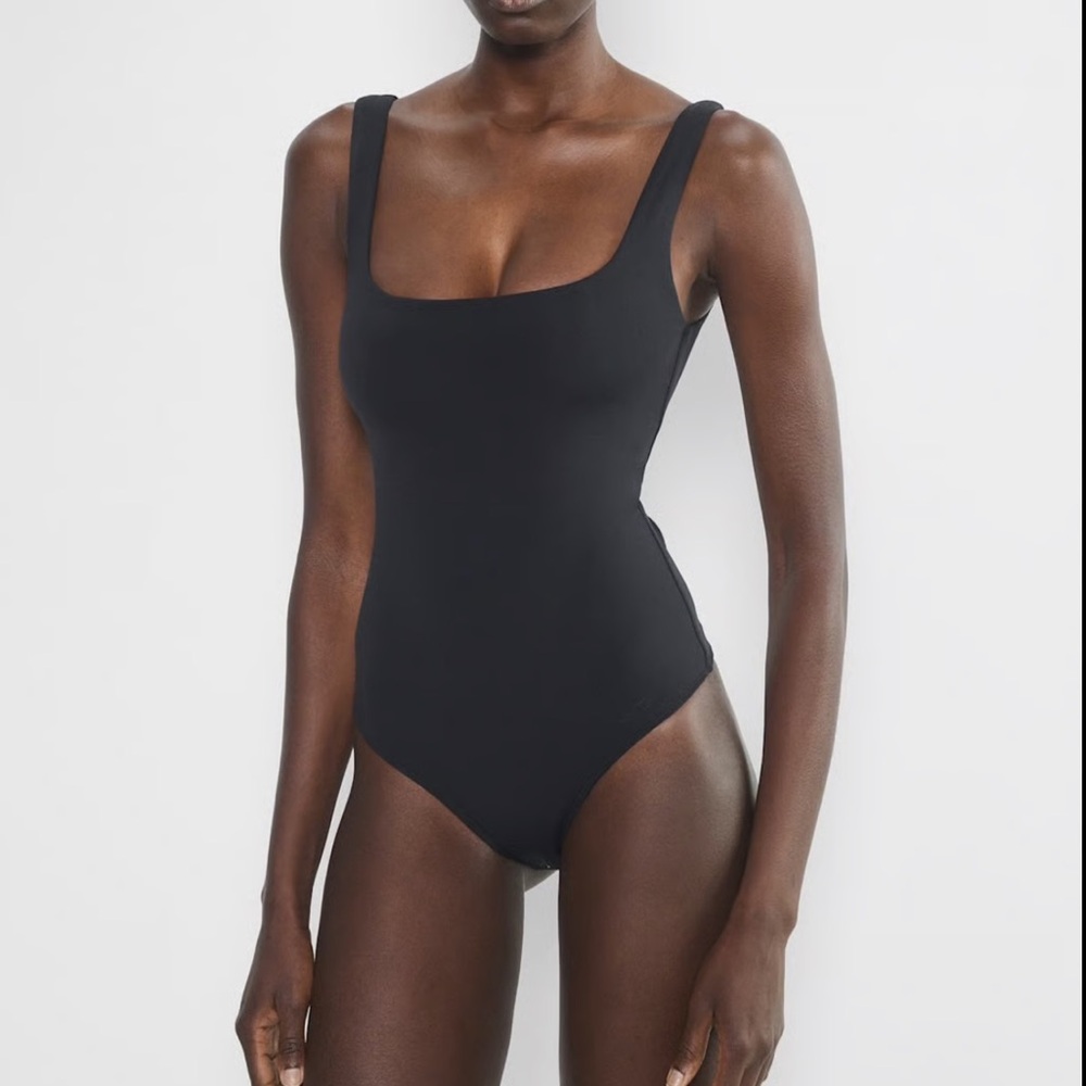 Babaton Black Contour Squareneck Bodysuit